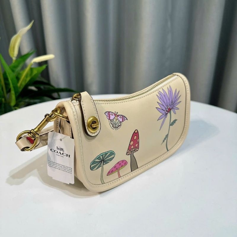 ✨✨ COACH X OBSERVED BY US SWINGER 20✨✨CK419🌟Túi coach kẹp nách hoạ tiết xinh xắn