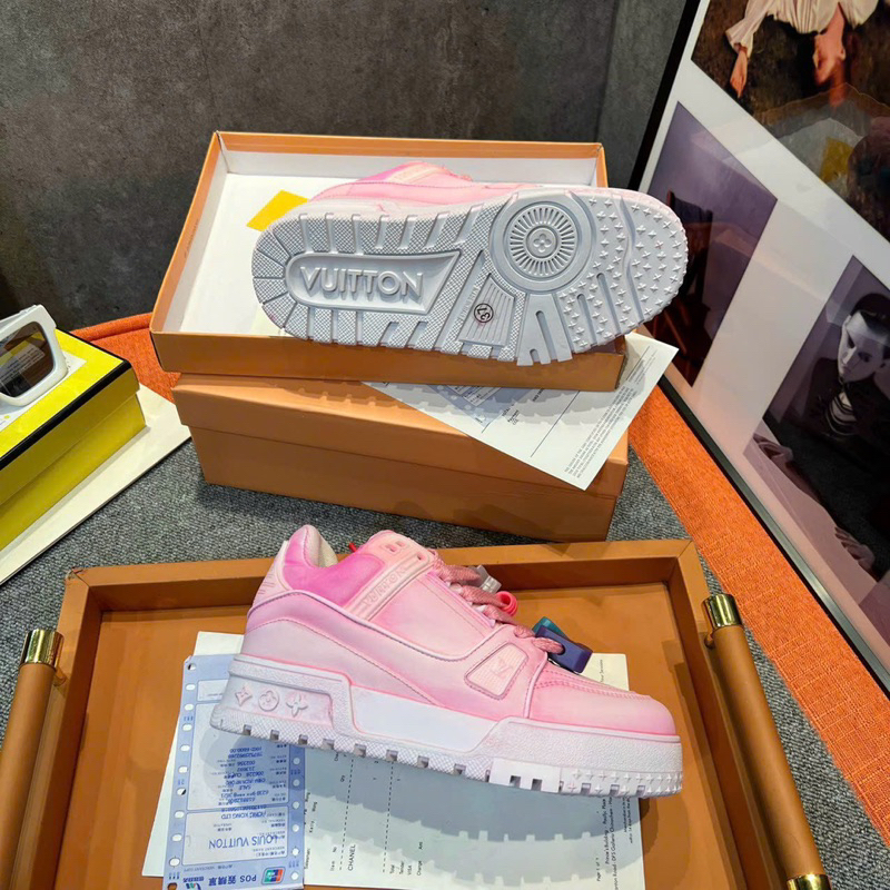 GIÀY L’V TRA’NEr CHARM WHITE PINK MIX PHỤ KIỆN SC