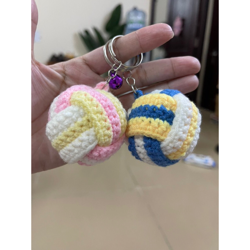 Móc khóa bóng chuyền bằng len