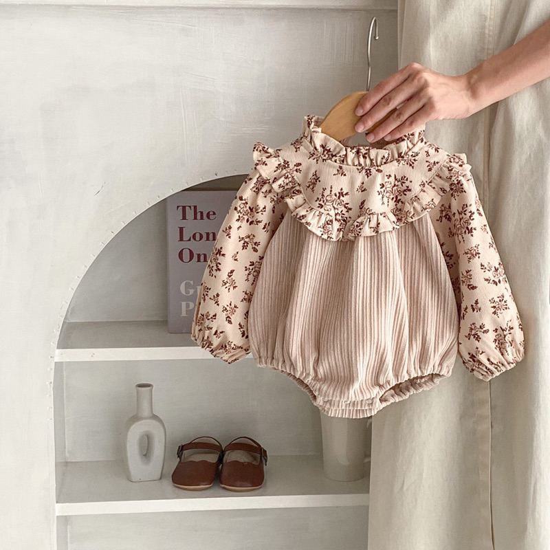 Bodysuit Tay Dài Hoạ Tiết Hoa Nâu Vải Nhung Thời Trang Thôi Nôi Sơ Sinh Bé Gái