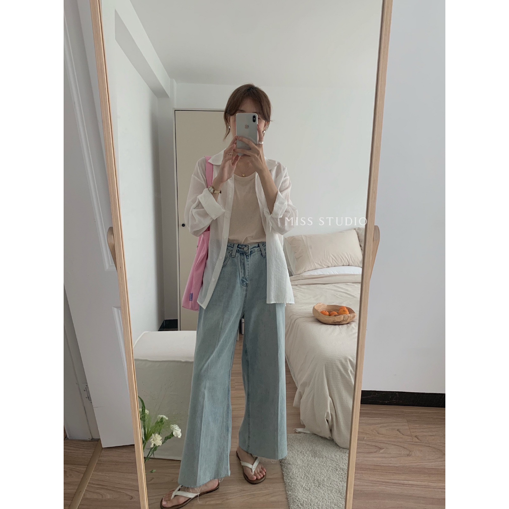Quần jean ống rộng dáng lửng lai thô xanh nhạt Miss Studio - Nhakholiti Q846