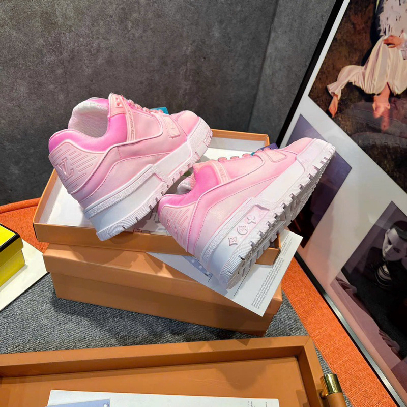 GIÀY L’V TRA’NEr CHARM WHITE PINK MIX PHỤ KIỆN SC