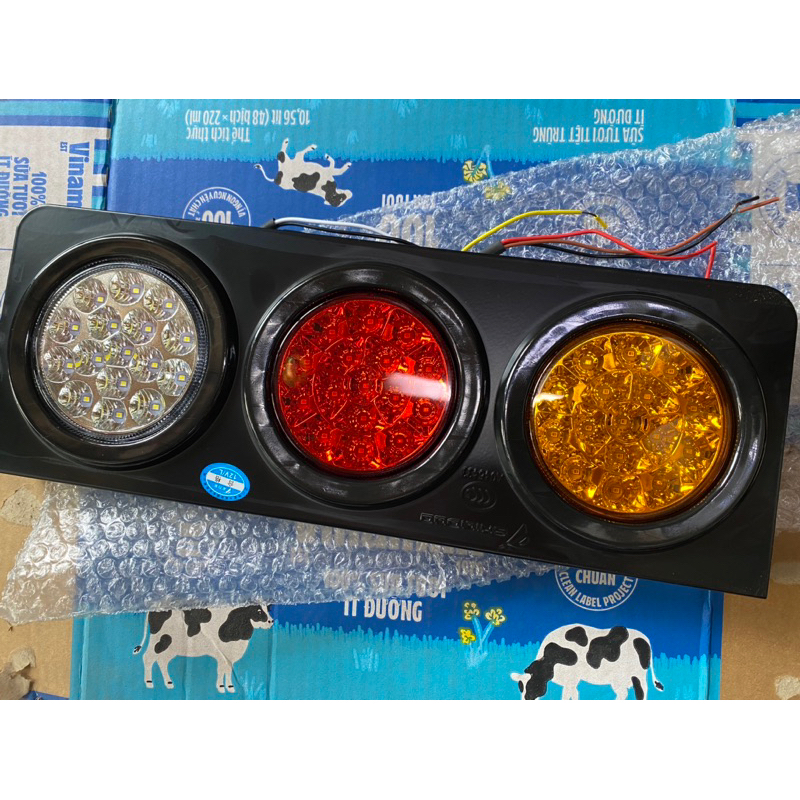 Đèn led hậu 3 ngăn cho xe tải 12v , 24v hàng silidu loại 1 thay được từng mắt cả đôi  hoặc 1 bên sd2008