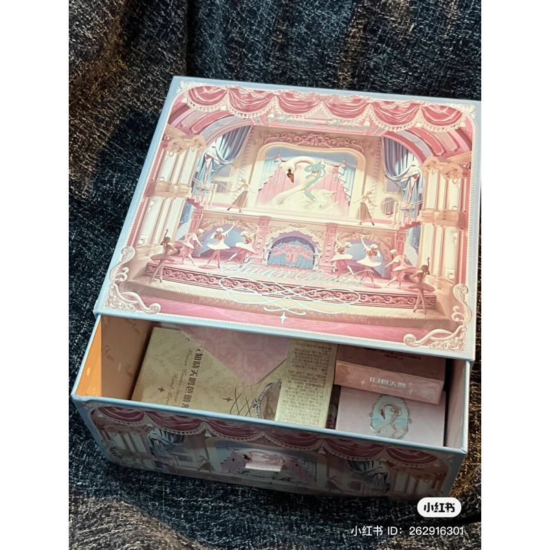 Gift box hộp quà tặng đựng mỹ phẩm Flower Knows