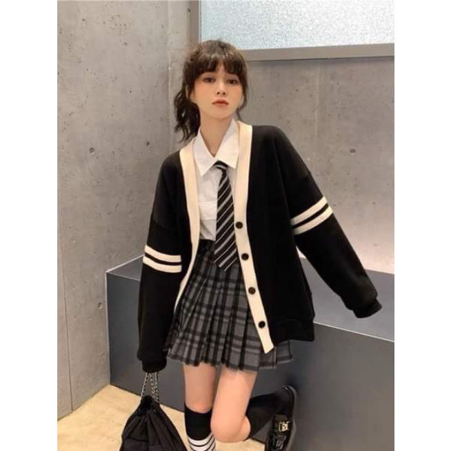 Áo khoác cadigan viền 2 tay phối vạch cá tính.