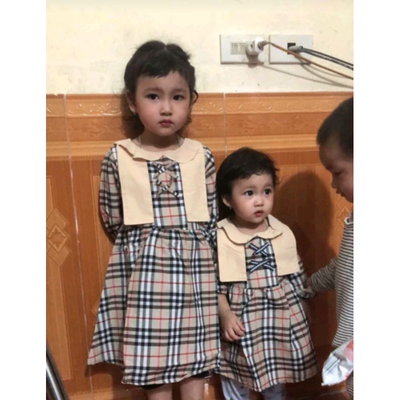 Váy bé đủ size.