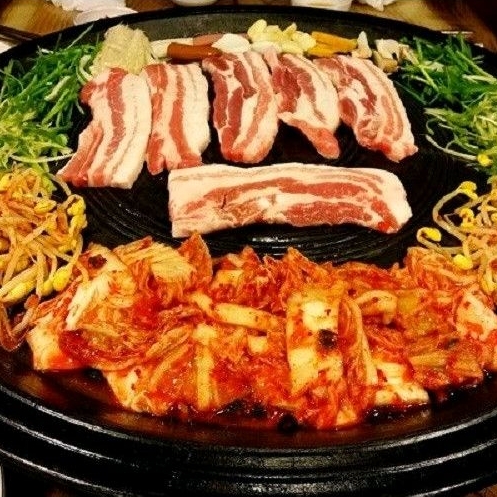Ba chỉ heo, ba chỉ lợn  thái lát, cắt khúc tươi ngon ,tiện lợi dễ dàng chế biến thành nhiều món ngon.