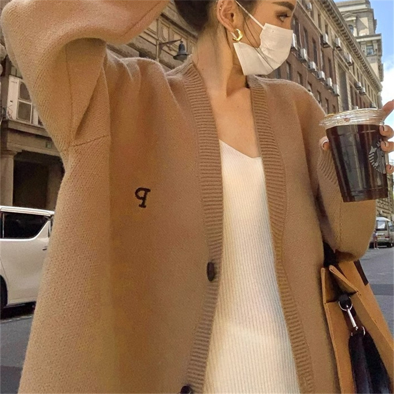 Áo cardigan len chữ P thêu, Áo khoác ngoài Oversize cho nữ siêu đẹp | BigBuy360 - bigbuy360.vn