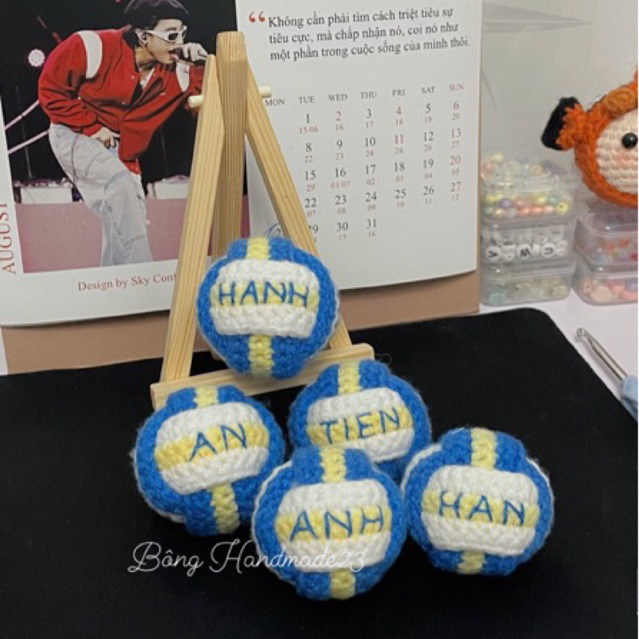 Móc khoá bóng chuyền len thêu tên - By BongHandmade23