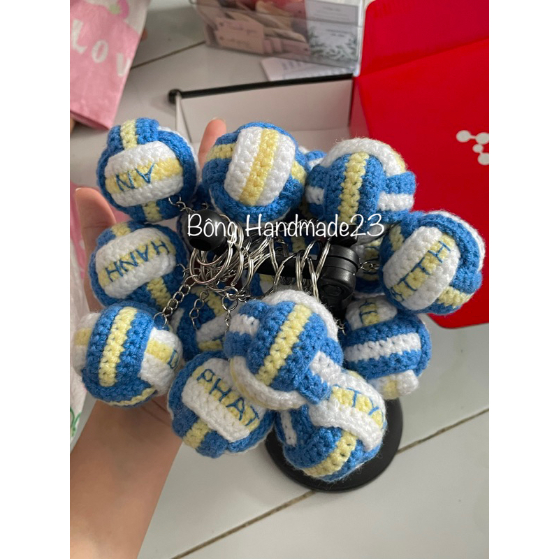Móc khoá bóng chuyền len thêu tên - By BongHandmade23