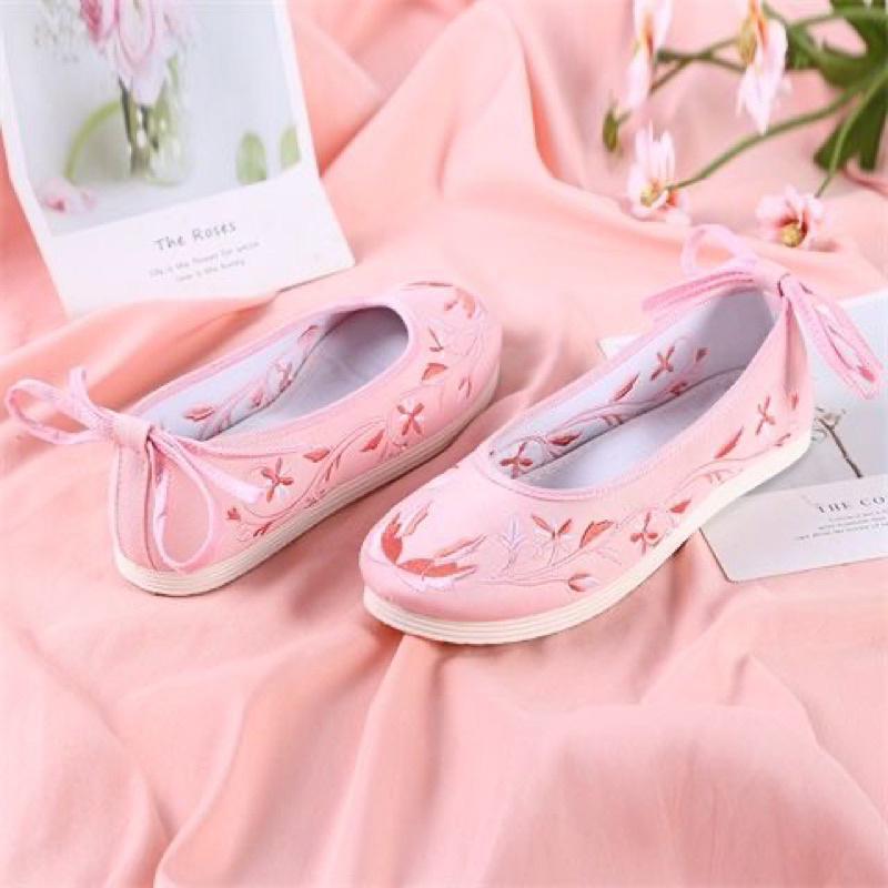 Giày cổ trang nữ đế thấp