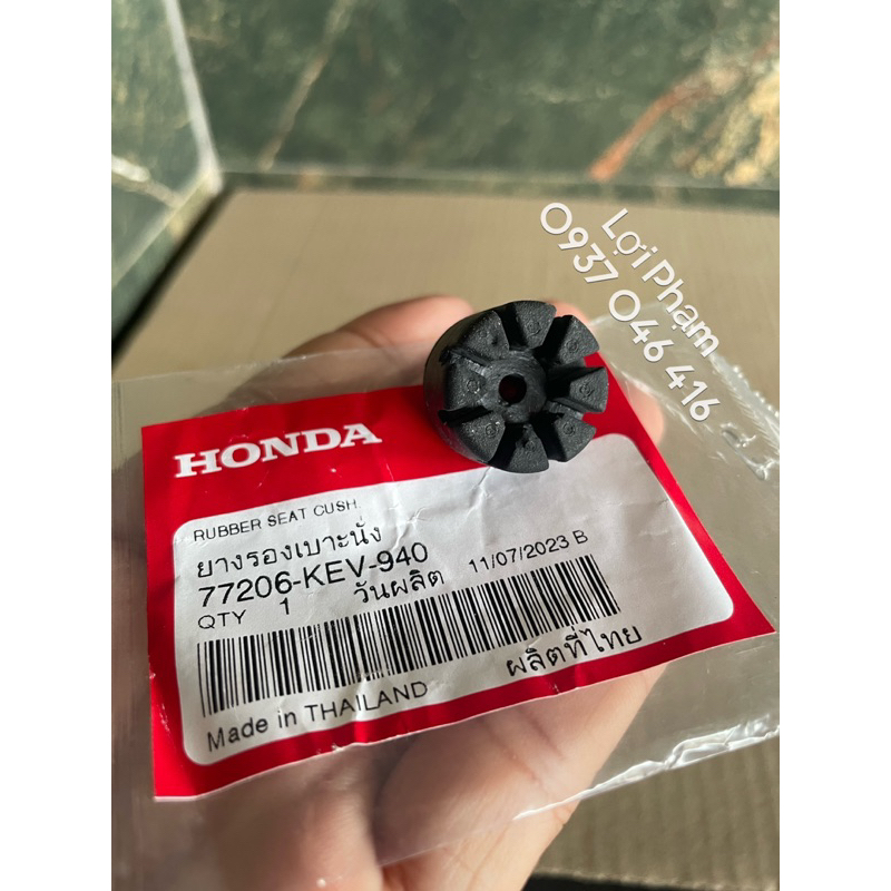 Cao su đệm bản lề yên Wave thái 110 . Honda Thái Lan