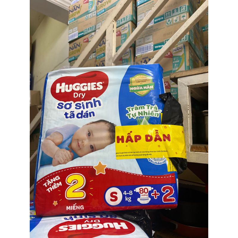 Tã dán sơ sinh Huggies S80miếng cong 2