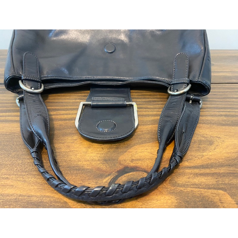 Túi đeo vai vintage Ungaro da thật màu đen độ mới cao - secondhand