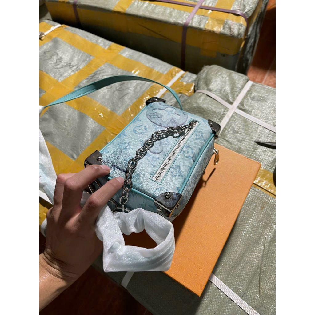 Túi Đeo Chéo Lờ Vê Hình Hộp Chữ Nhật Xanh Nhạt Họa Tiết Xích Bản Siêu Cấp