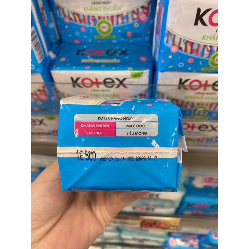 Băng vệ sinh Kotex hàng ngày kháng khuẩn hương tự nhiên 20/40 miếng