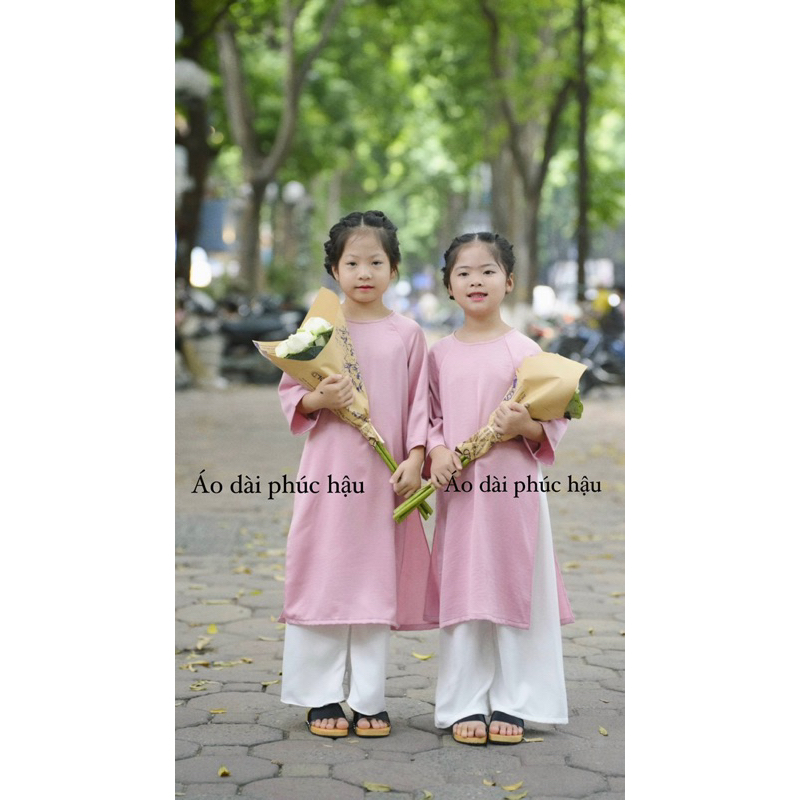 Áo dài bé gái cổ tròn tay lỡ trơn
