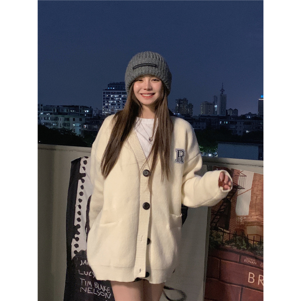 Áo khoác Cardigan len form vừa thêu chữ R siêu đẹp cho nữ | BigBuy360 - bigbuy360.vn