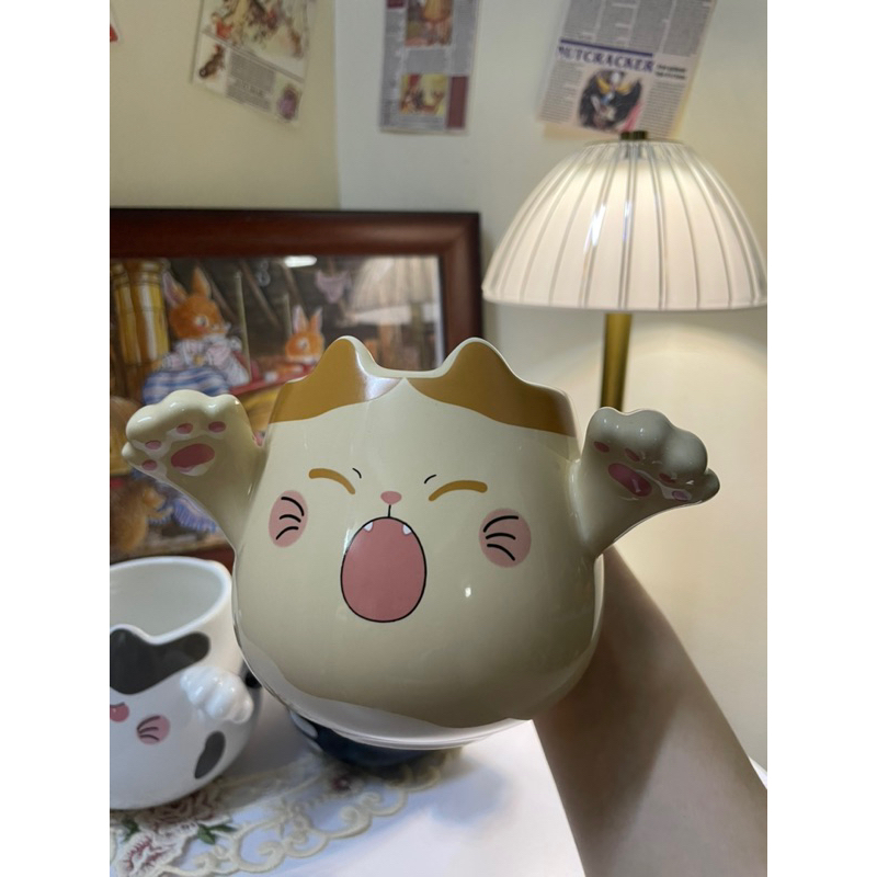 Cốc mèo sứ 3D mèo giơ tay