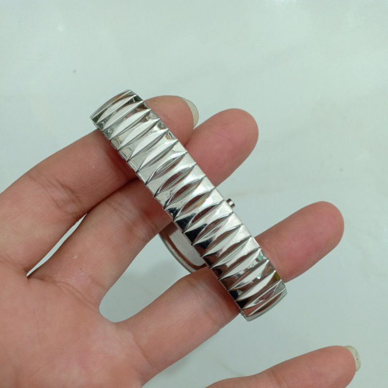 Đồng hồ si nữ hiệu NO BRAND dây chun màu bạc mặt tank độ mới cao 92%