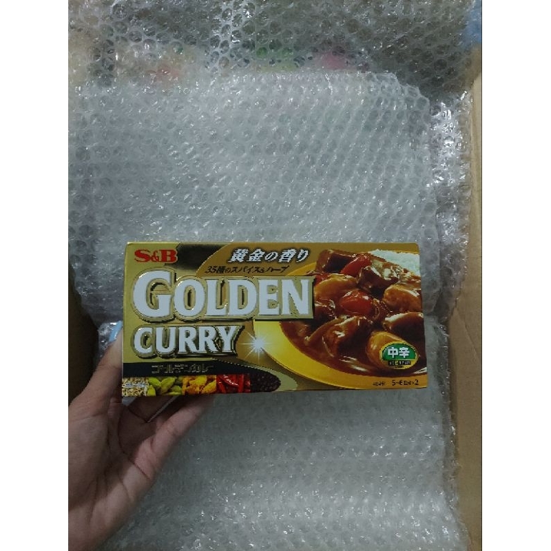 Viên nấu cà ri Nhật Bản Golden Curry S&B 198gr vị cay vừa D Tháng 12/2024
