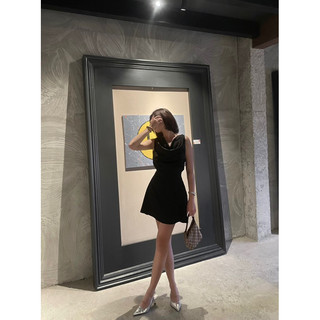 Đầm Lụa Cổ Đổ Hở Lưng Dáng Ngắn Ôm