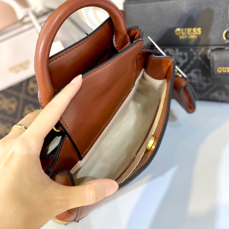 Túi guess mẫu mới đeo chéo nữ