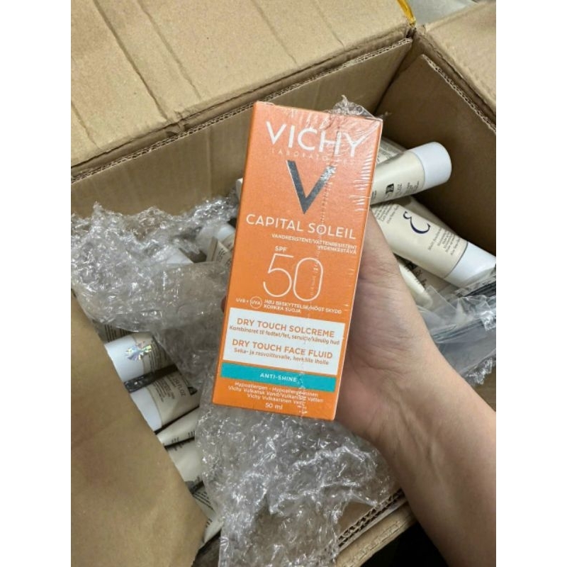chống nắng VICHY 50ml da dầu da nhạy cảm