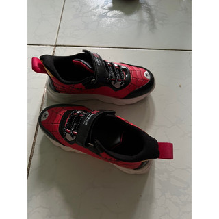 Thanh lý giày siêu nhân nhện bé size 31