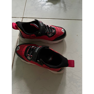 Thanh lý giày siêu nhân nhện bé size 31