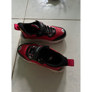Thanh lý giày siêu nhân nhện bé size 31