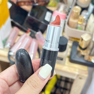 Son mac màu đỏ gạch –