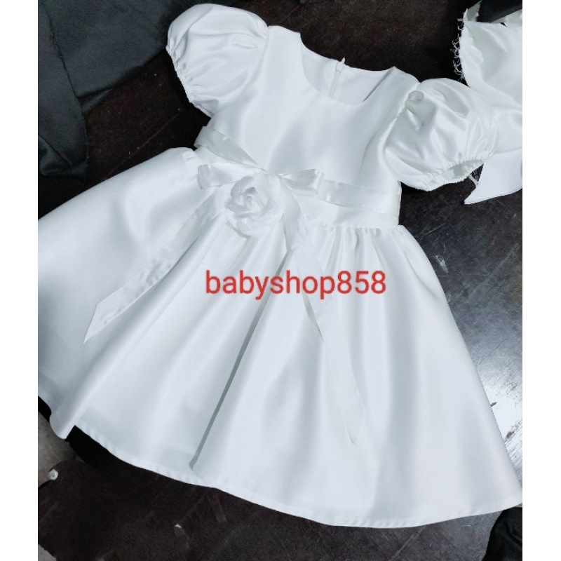 Váy công chúa thiêt kế bé gái, đầm hoa trà trắng sang chảnh cho bé. B27