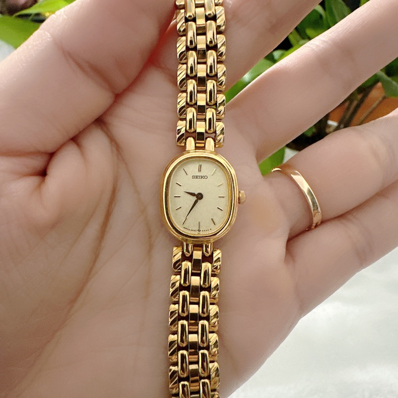 Đồng hồ nữ si nhật dáng lắc tay hiệu Seiko
