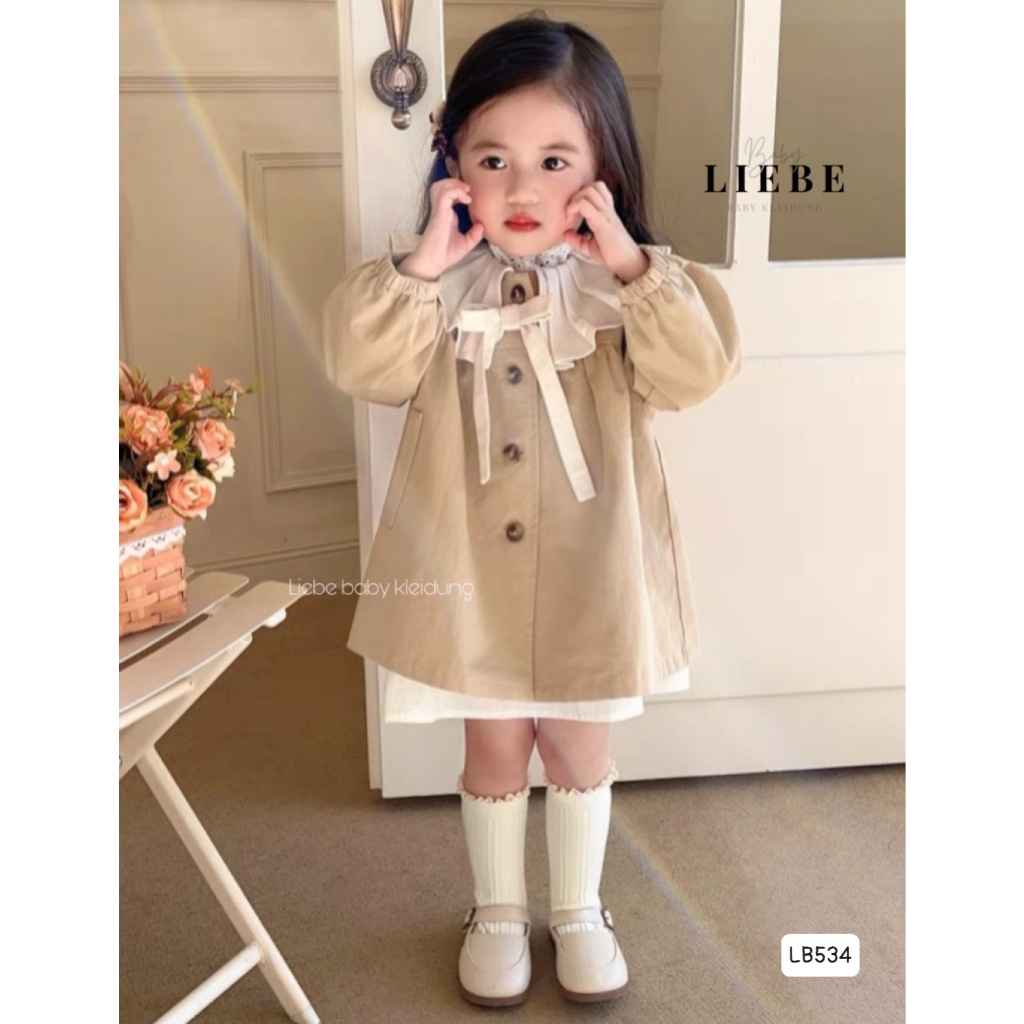 Áo khoác dáng váy kaki tiểu thư