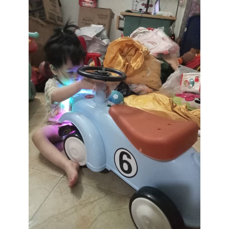 Xe chòi chân huggies có phát nhạc cho bé cao cấp