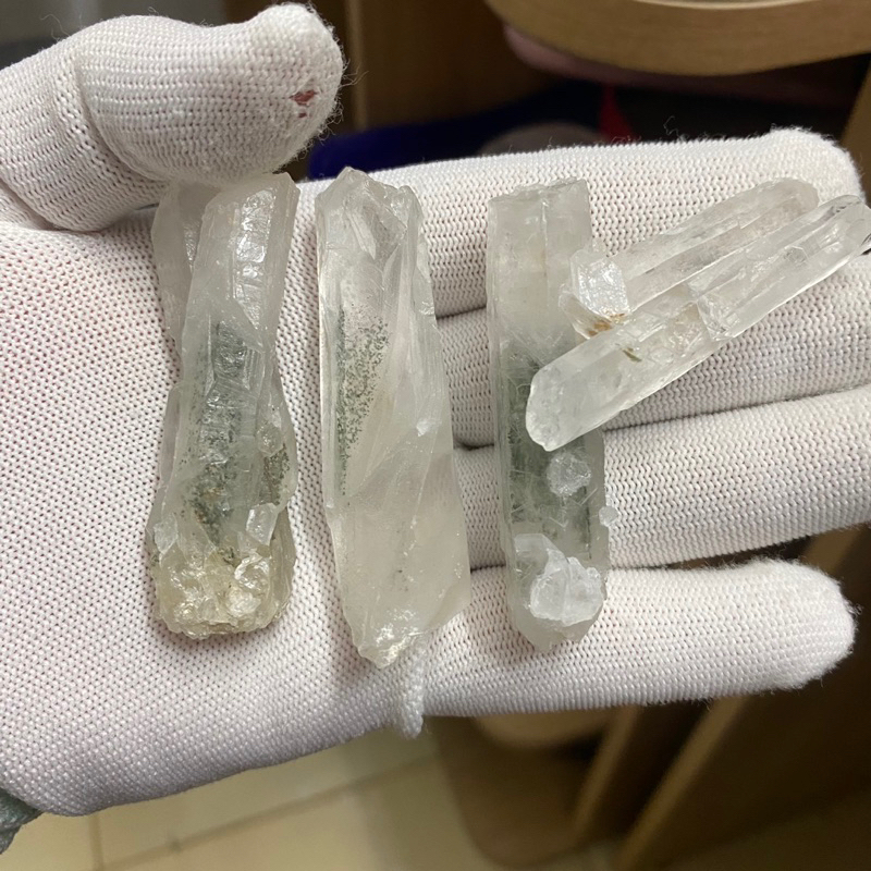 Tinh thể đá Thạch anh Ưu Linh- Xanh Rêu đậm(Quartz Crystal) sưu tầm, thanh tẩy Tarot và thả hồ cá