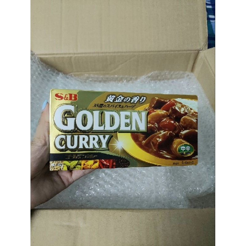 Viên nấu cà ri Nhật Bản Golden Curry S&B 198gr vị cay vừa D Tháng 12/2024