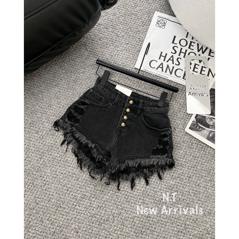 Quần Sooc Jean 4 Khuy Tua Rua