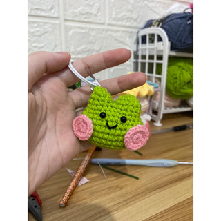 Móc khoá ếch handmade bằng len