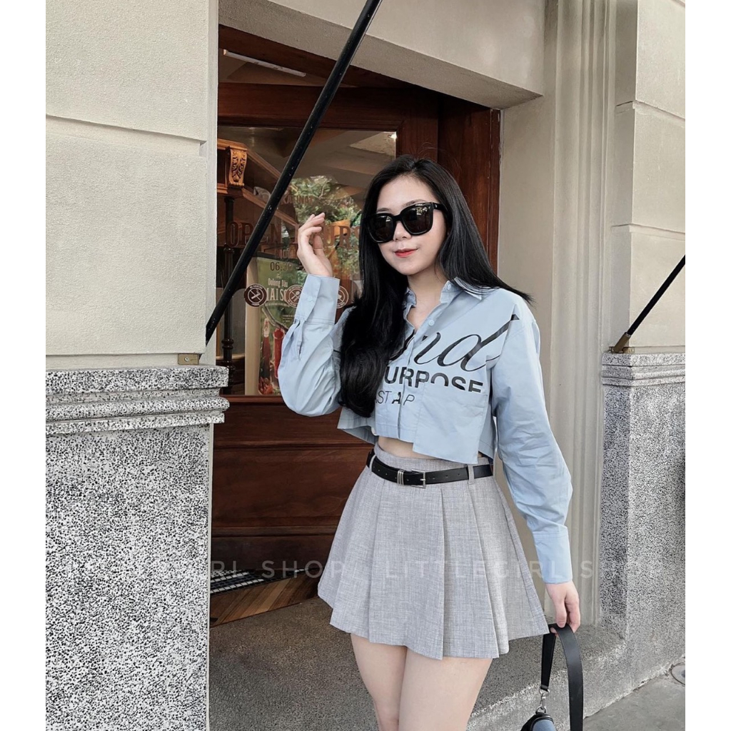 SET ÁO XANH IN CHỮ TAY DÀI CROPTOP + CHÂN VÁY XÁM XẾP LY + DÂY NỊT ĐEN