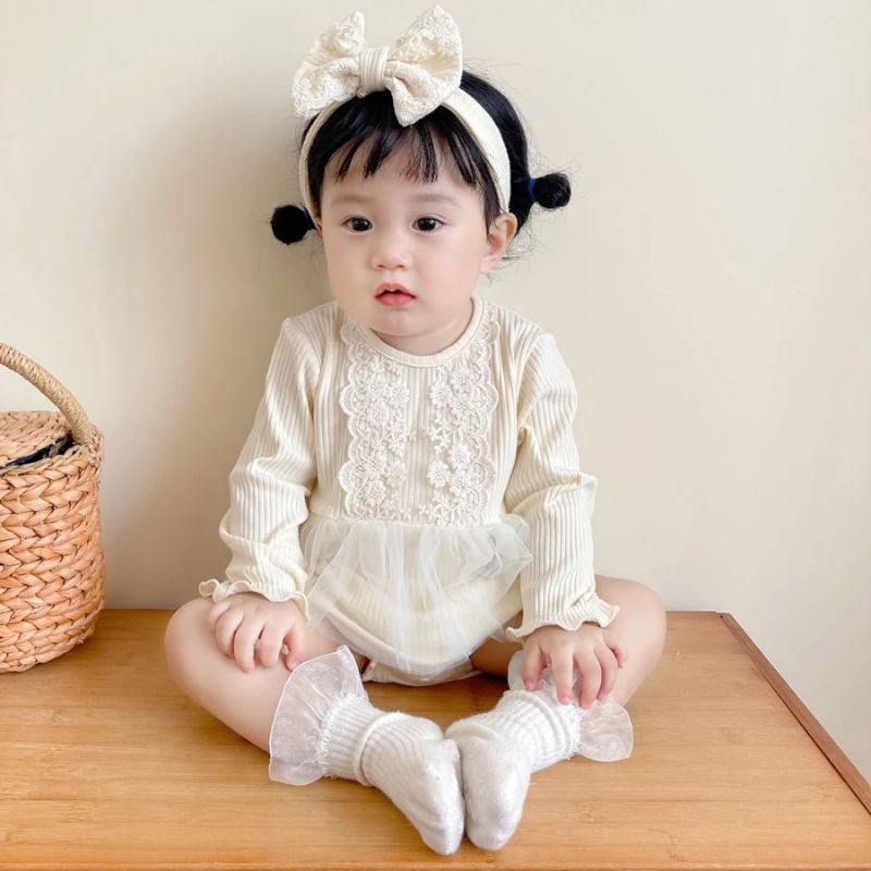 Bodysuit dài tay phối ren kèm nơ cho bé gái mùa thu đông