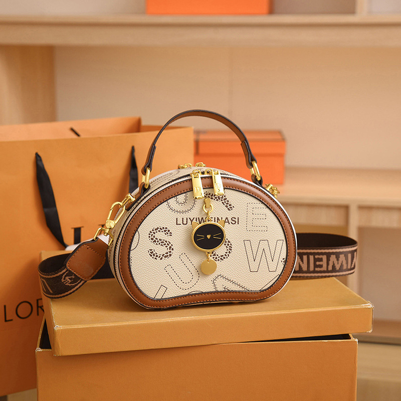 Túi xách nữ đeo chéo Mèo May Mắn dáng bầu cực xinh Capucha T306