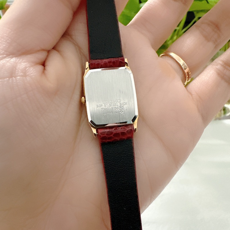 Đồng hồ nữ si nhật dáng tank hiệu Seiko, dây đà điểu khoá zin