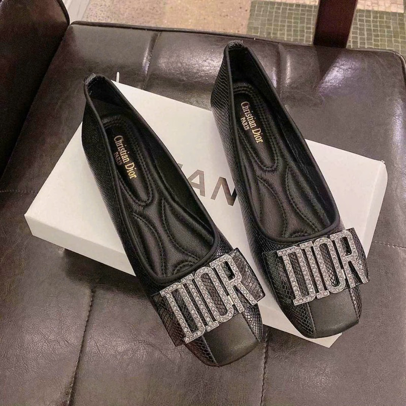 Giày bệt nữ da rắn đính đá