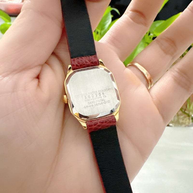 Đồng hồ nữ si nhật dáng tank hiệu Citizen