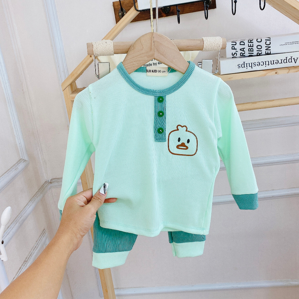 Bộ Quần Áo Tăm Gân Cổ Viền Màu Cúc Cổ Ngực In Hình Cho Bé Hàng B.H Kids
