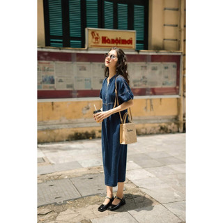 Váy Denim Cổ Xẻ V Dáng Dài Phom Suông Basic