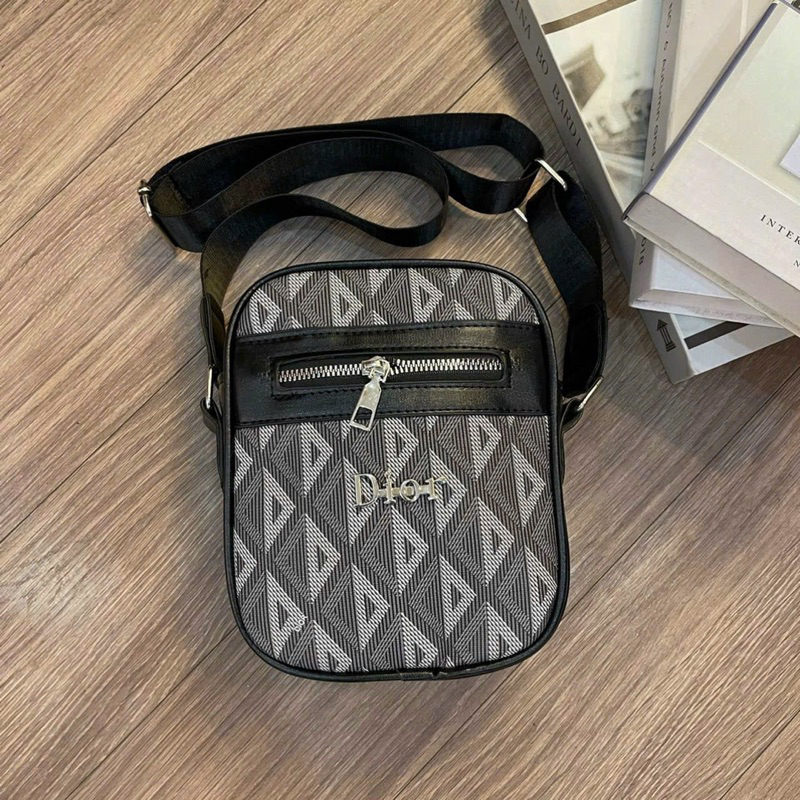 Túi đeo chéo nam, túi xách nữ nam đều dùg được hoạ tiết logo vừa điện thoại phong cách thời trang giới trẻ