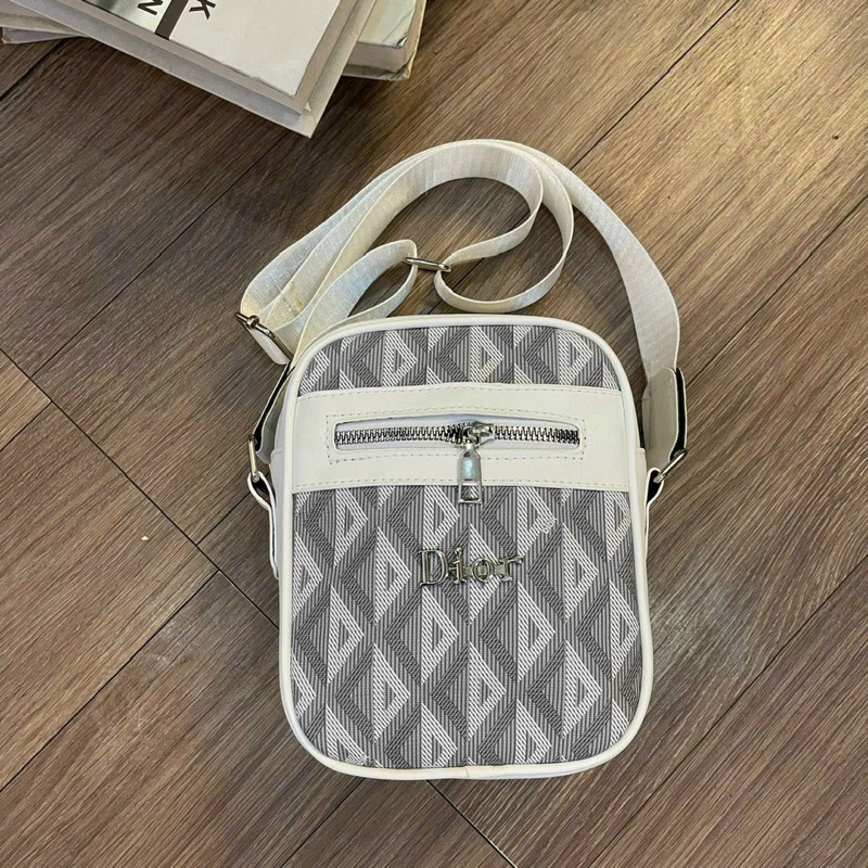 Túi đeo chéo nam, túi xách nữ nam đều dùg được hoạ tiết logo vừa điện thoại phong cách thời trang giới trẻ